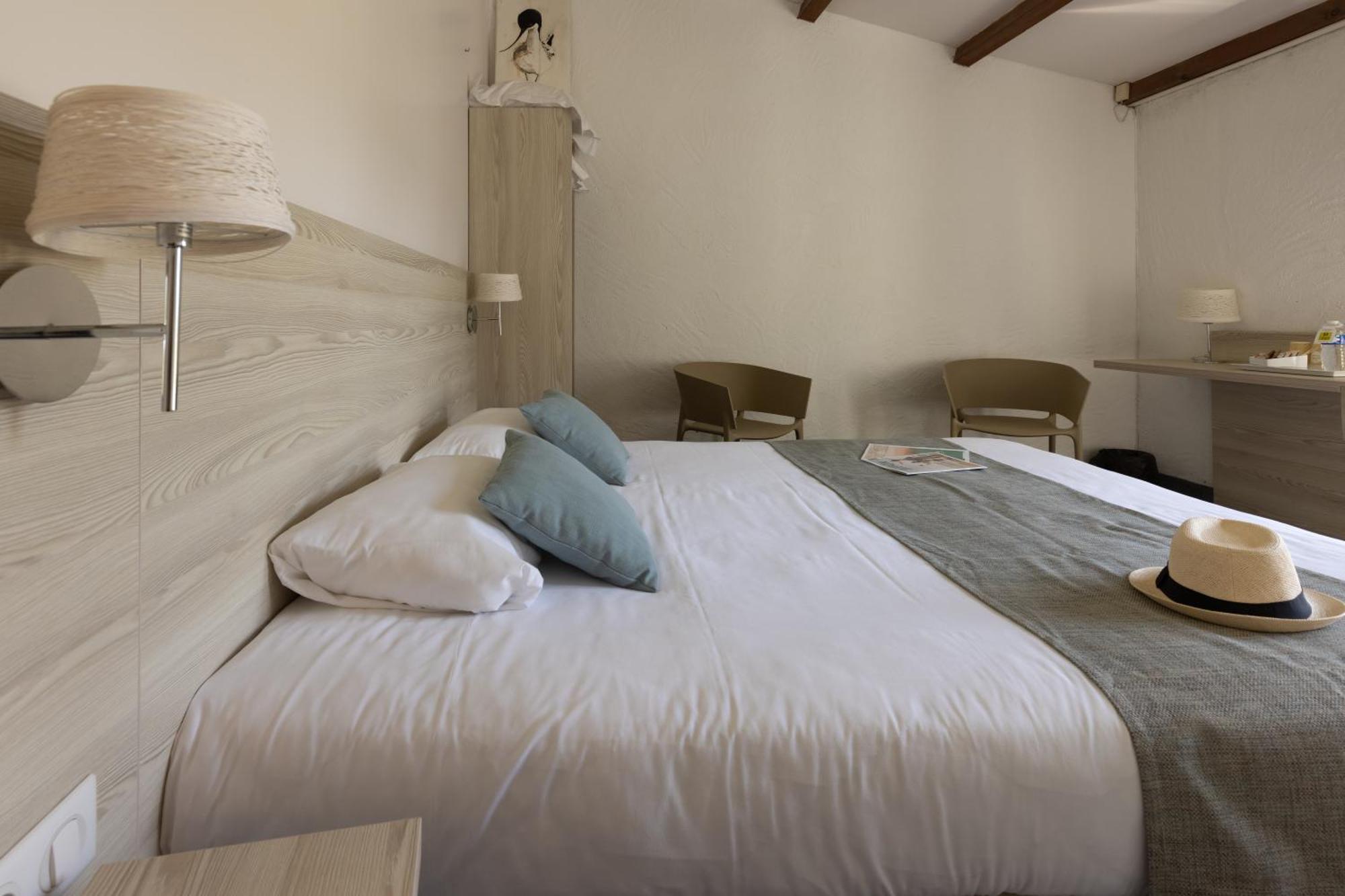 Logis Hotel De La Plage ลาโกตินิแยร์ ภายนอก รูปภาพ
