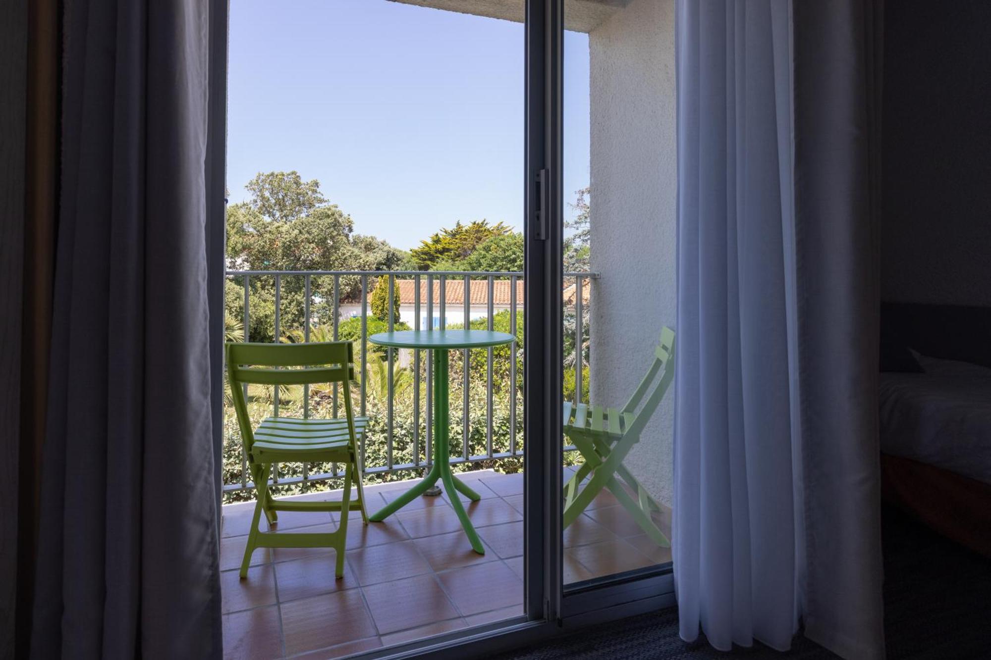 Logis Hotel De La Plage ลาโกตินิแยร์ ภายนอก รูปภาพ