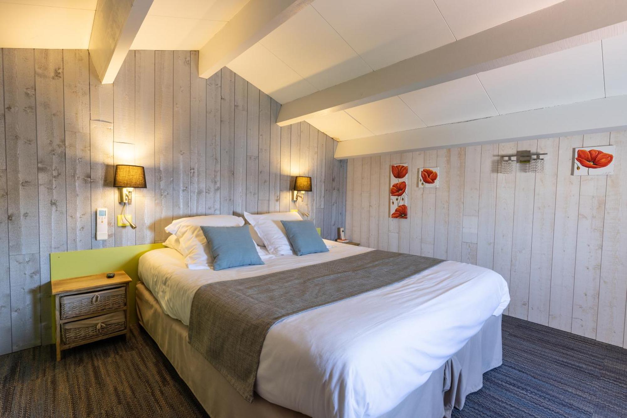Logis Hotel De La Plage ลาโกตินิแยร์ ภายนอก รูปภาพ