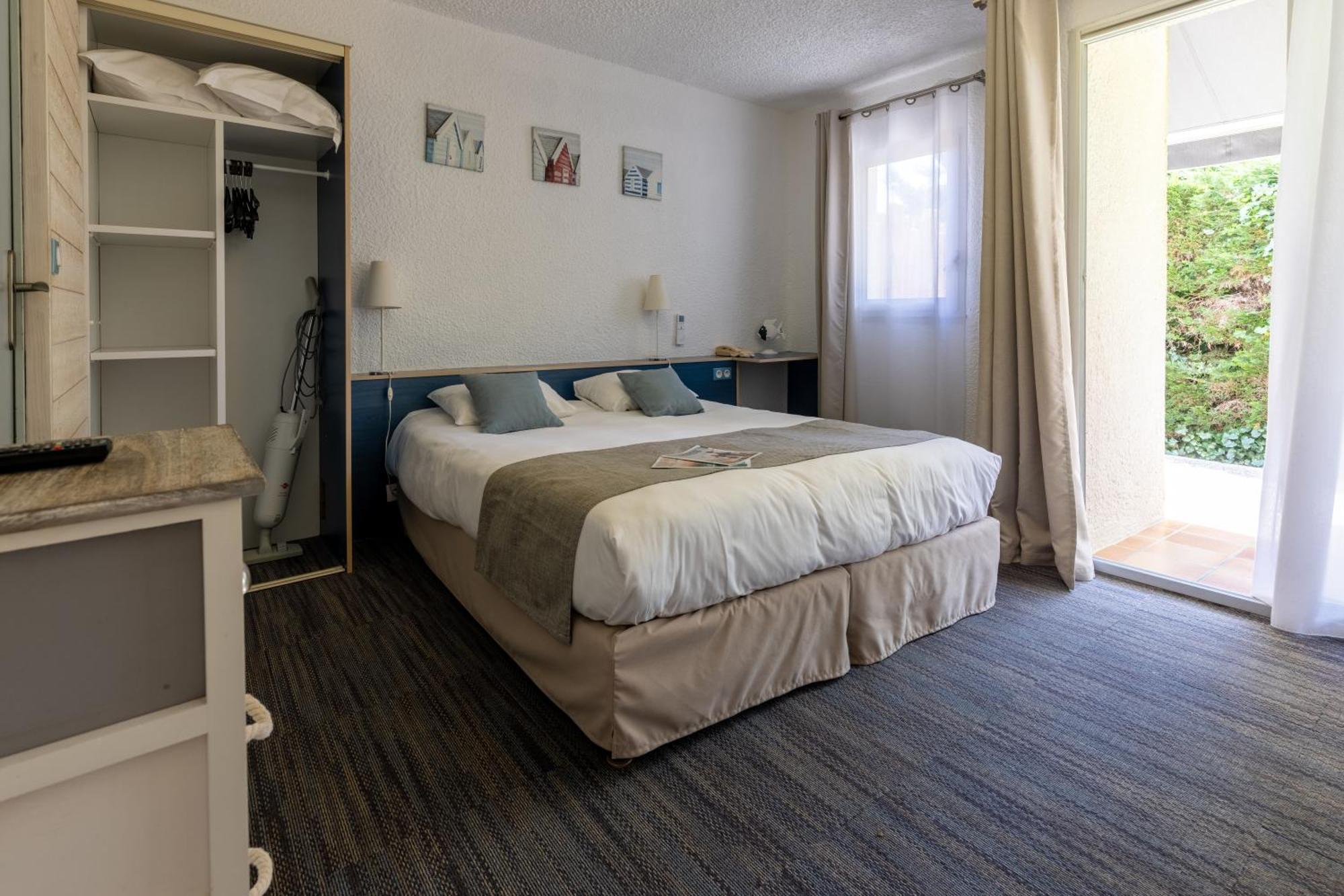 Logis Hotel De La Plage ลาโกตินิแยร์ ภายนอก รูปภาพ