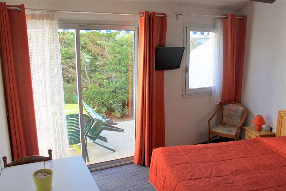Logis Hotel De La Plage ลาโกตินิแยร์ ภายนอก รูปภาพ